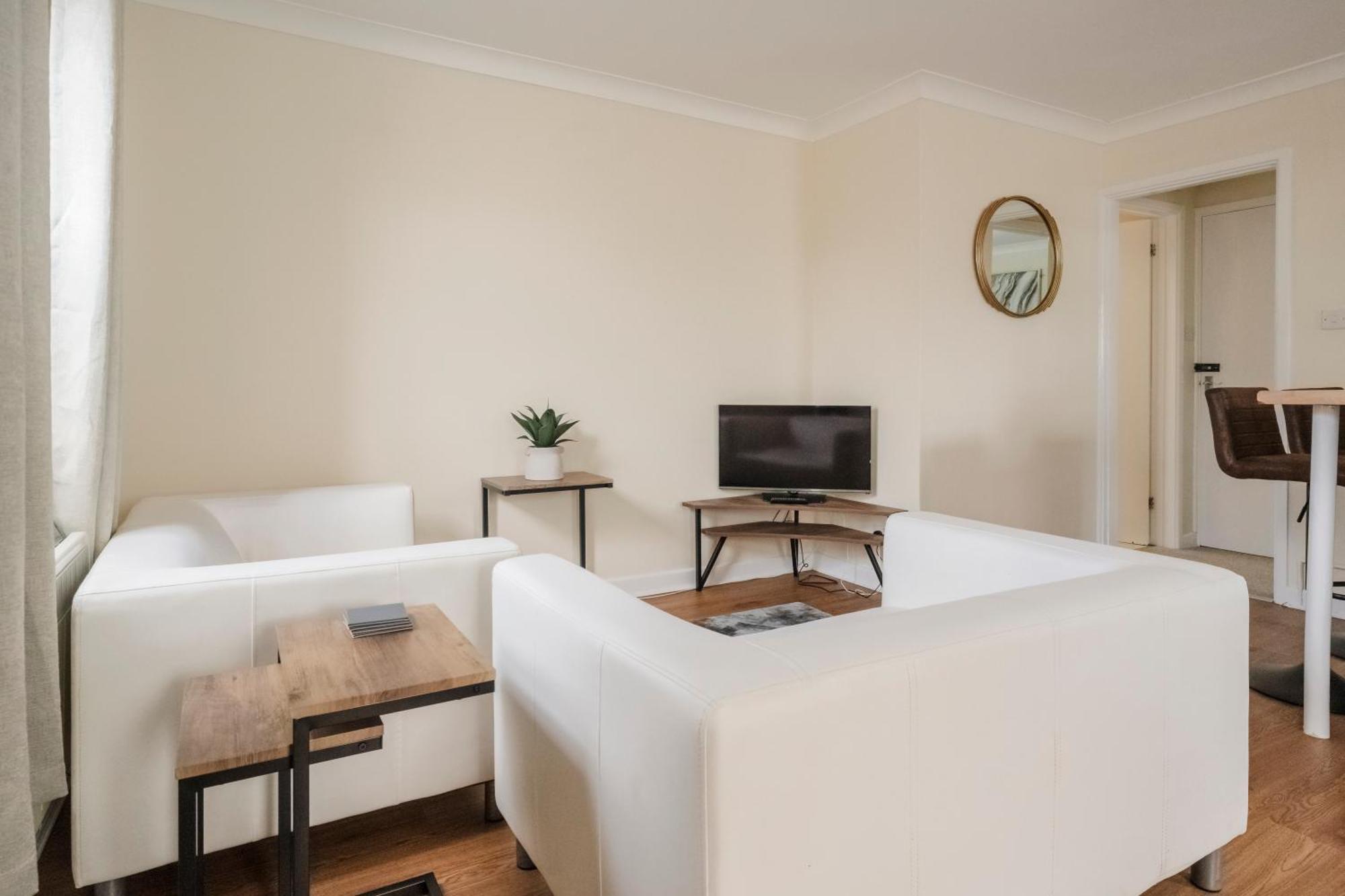 Flat 1 *
